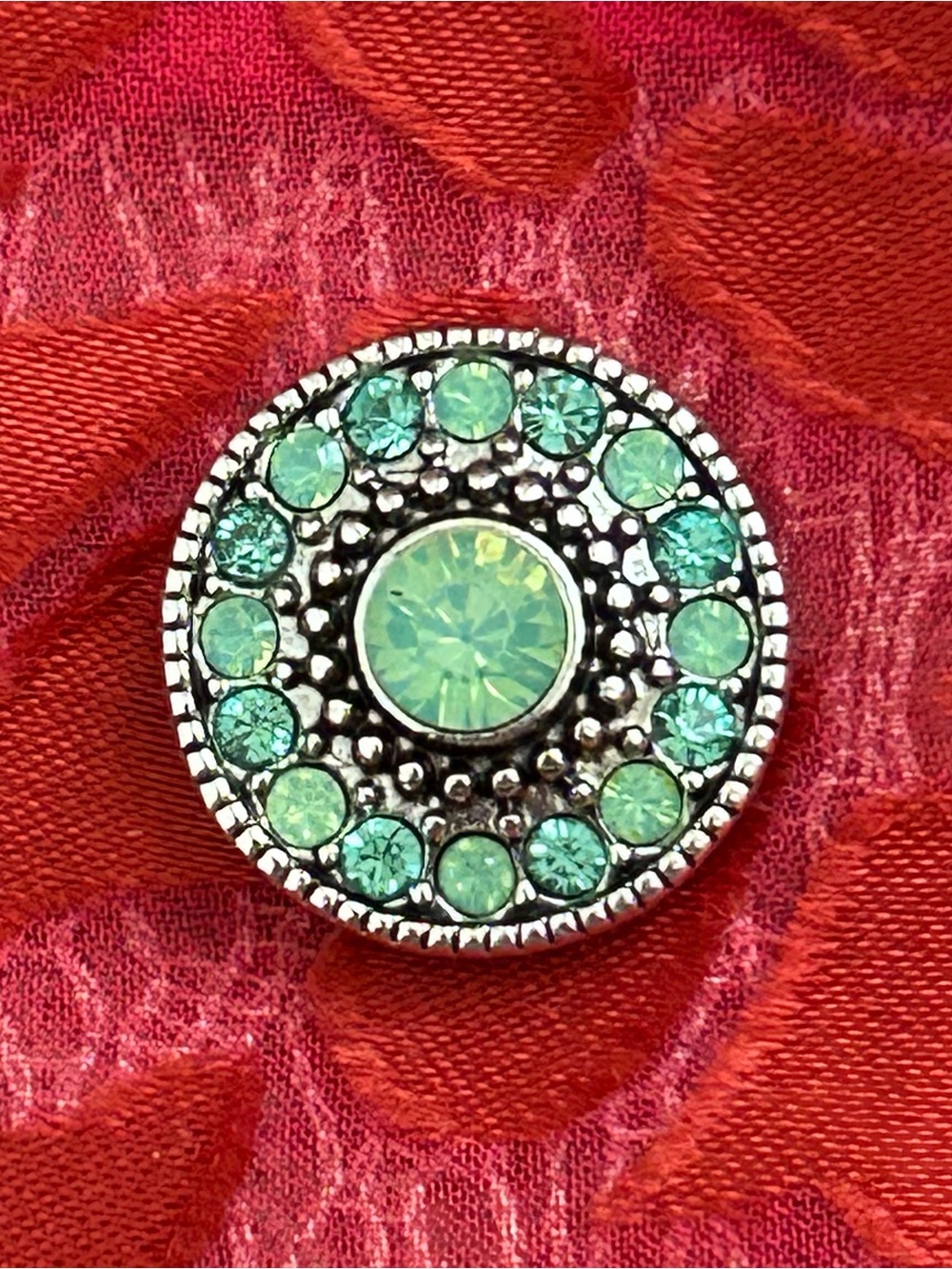 Magnolia and Vine 18mm Silver-Tone Sparkling Green Crystal Round Snap